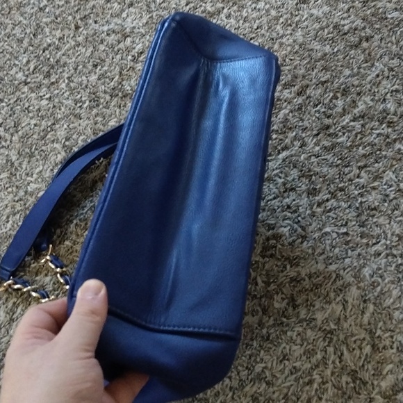 A Channel copy, deep purple. - Picture 2 of 6